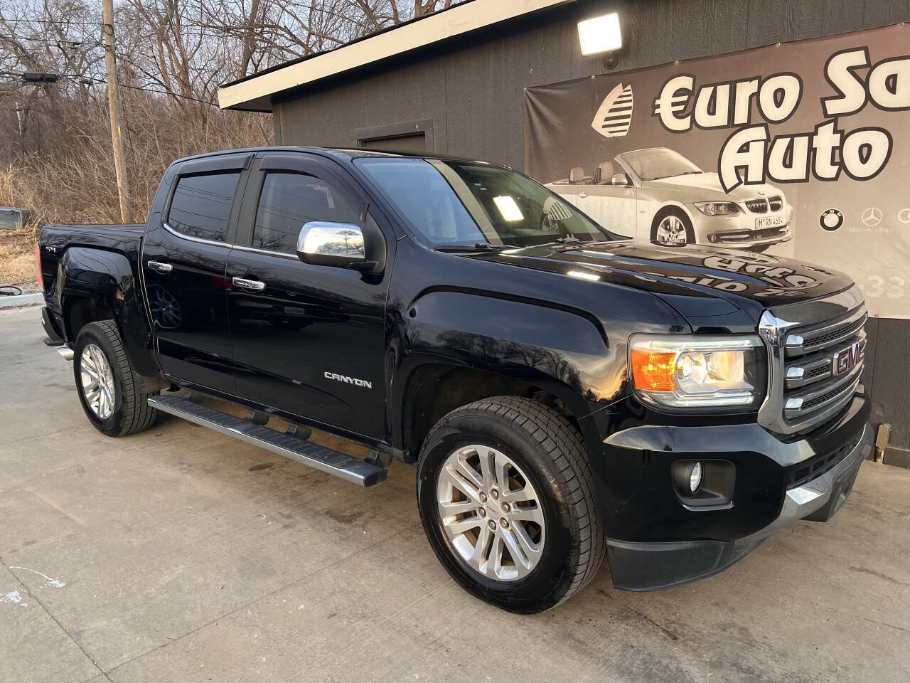 Used 2017 GMC Canyon SLT image 9