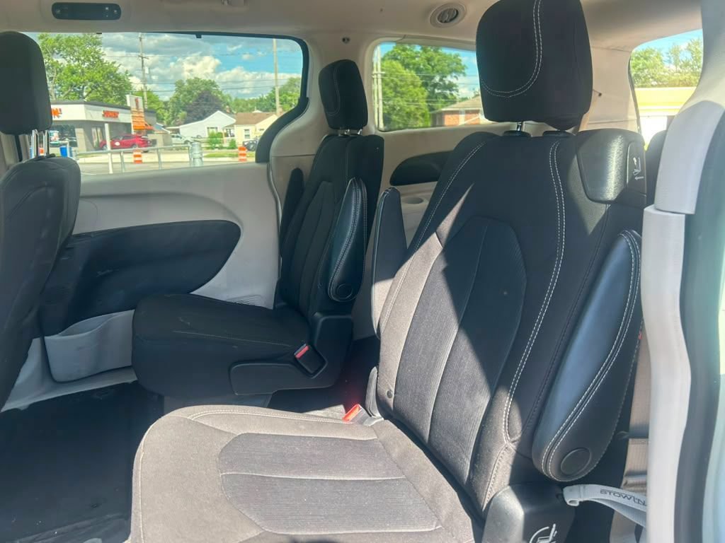 Used 2023 Chrysler Voyager LX FWD image 3