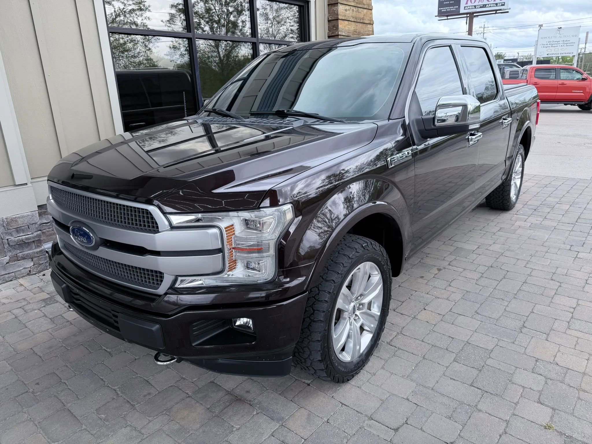 Used 2019 Ford F150 Platinum w/ Equipment Group 701A Luxury image 2