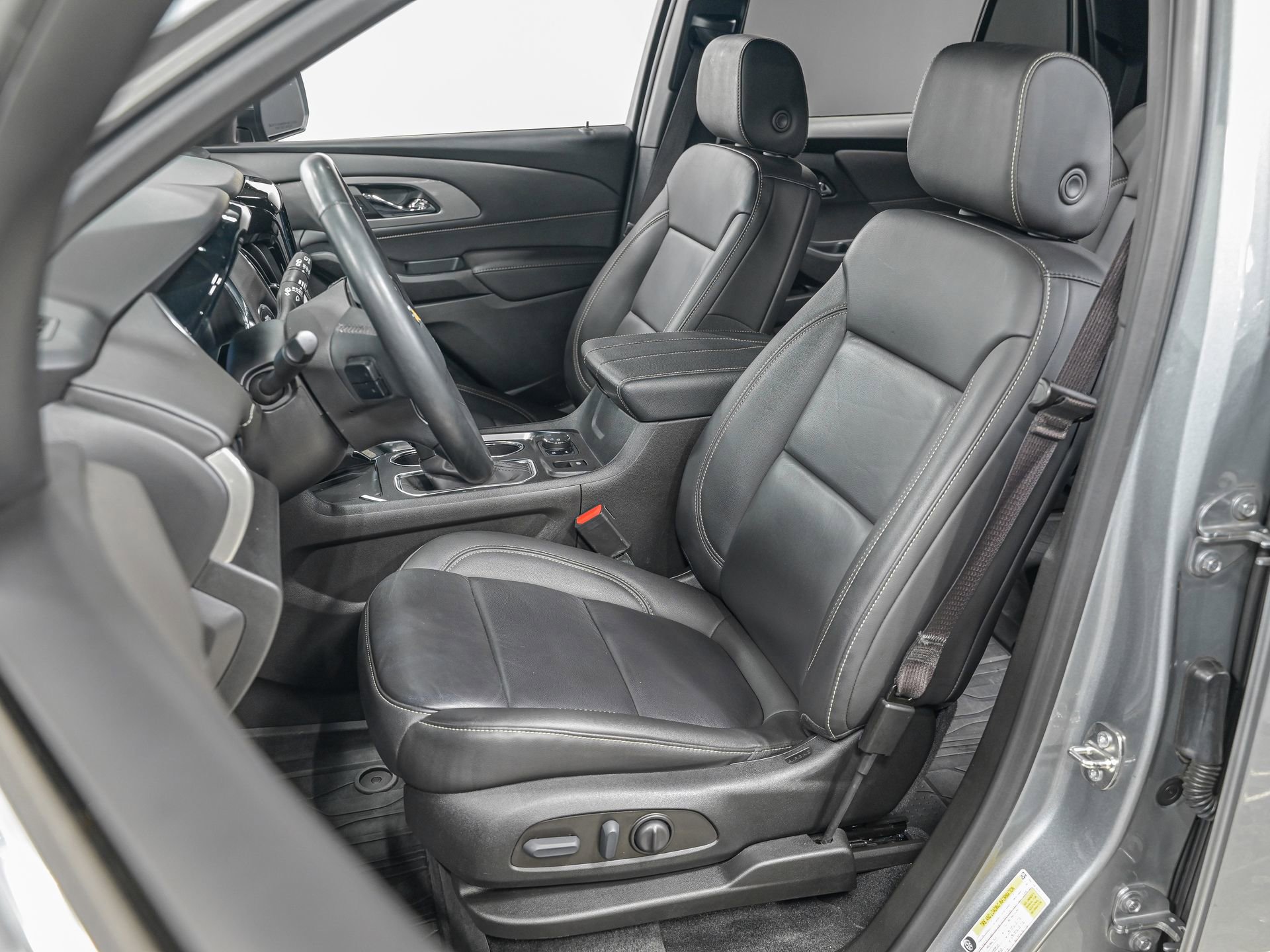 Used 2023 Chevrolet Traverse LT w/ LPO, Floor Liner Package image 16