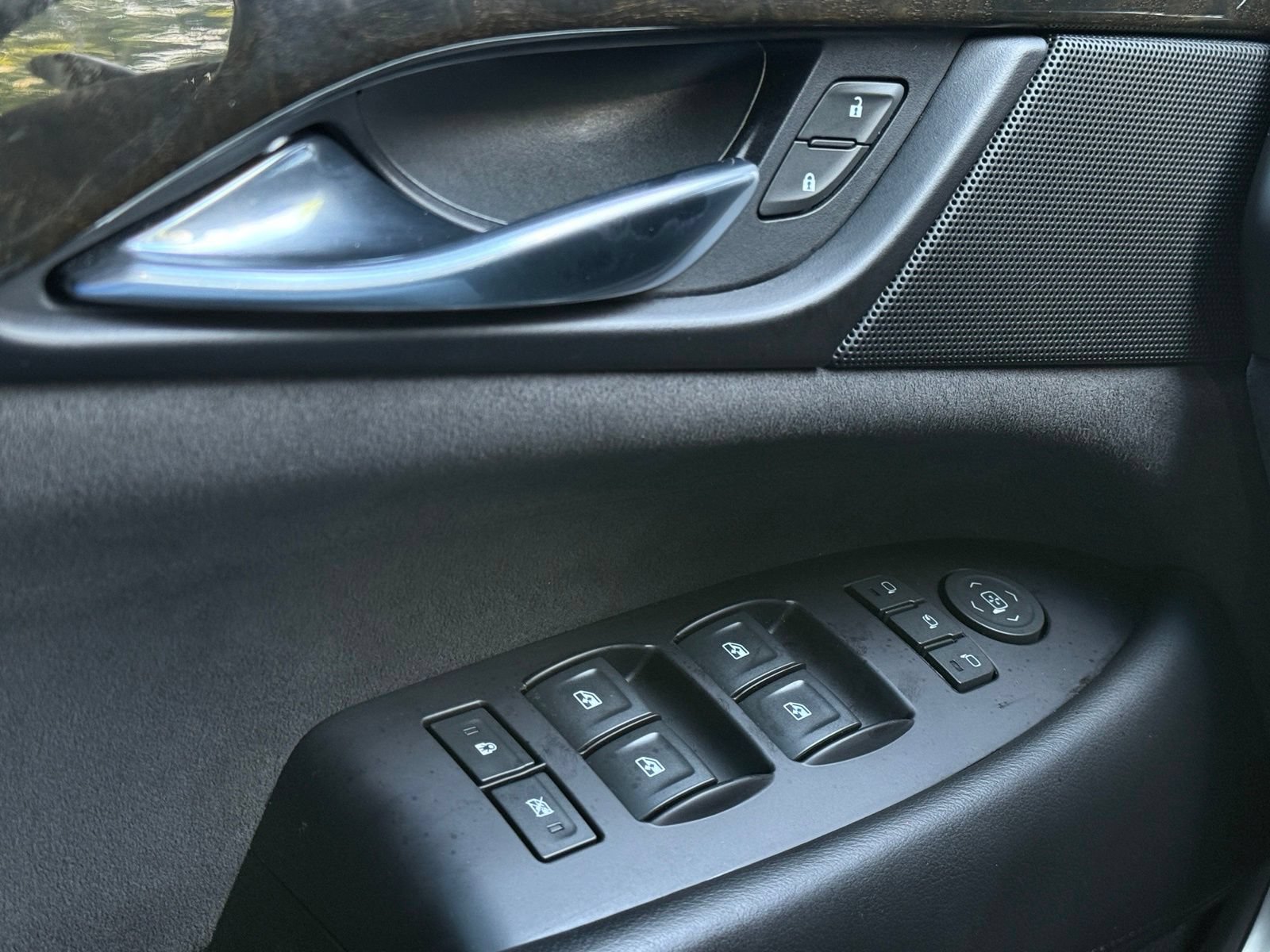 Used 2019 Cadillac Escalade Platinum RWD image 29