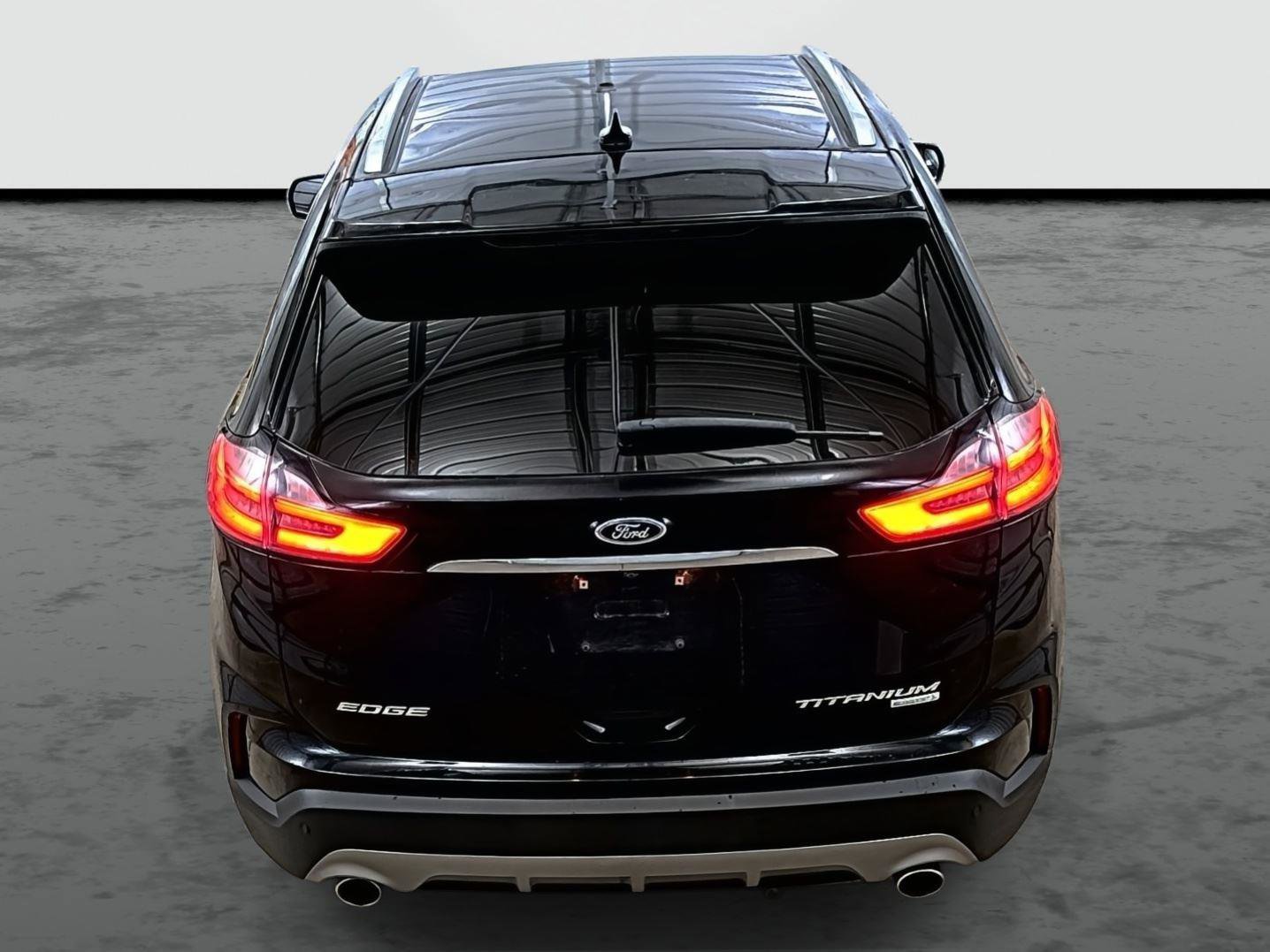 Used 2019 Ford Edge Titanium image 3