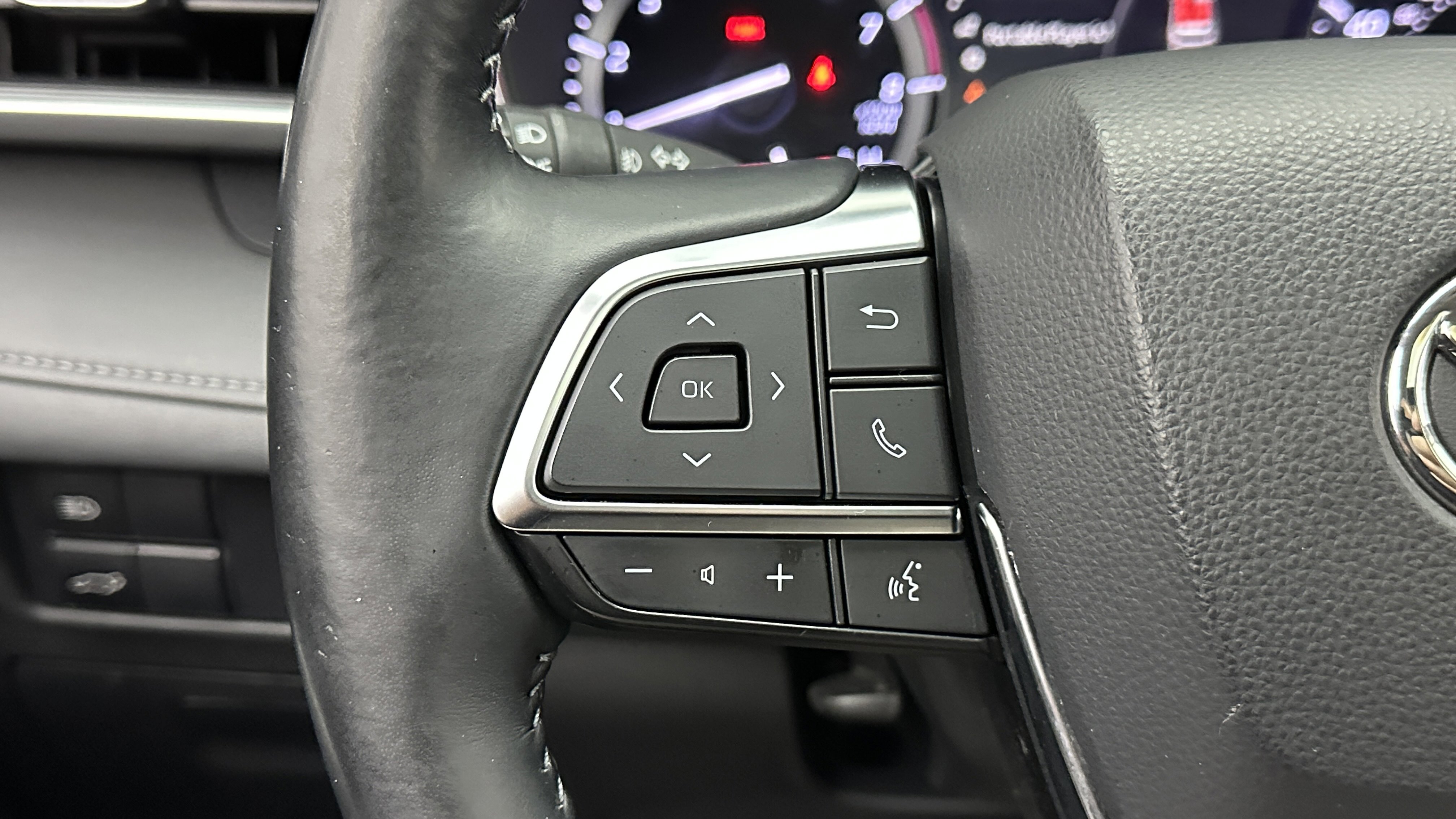 Used 2021 Toyota Highlander XLE image 23