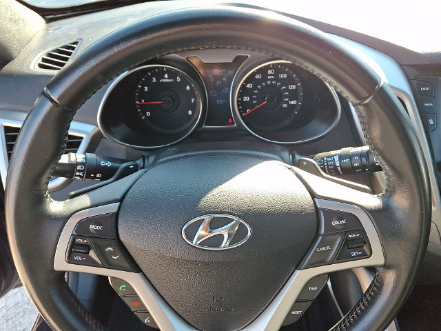 Used 2017 Hyundai Veloster Value Edition FWD image 3