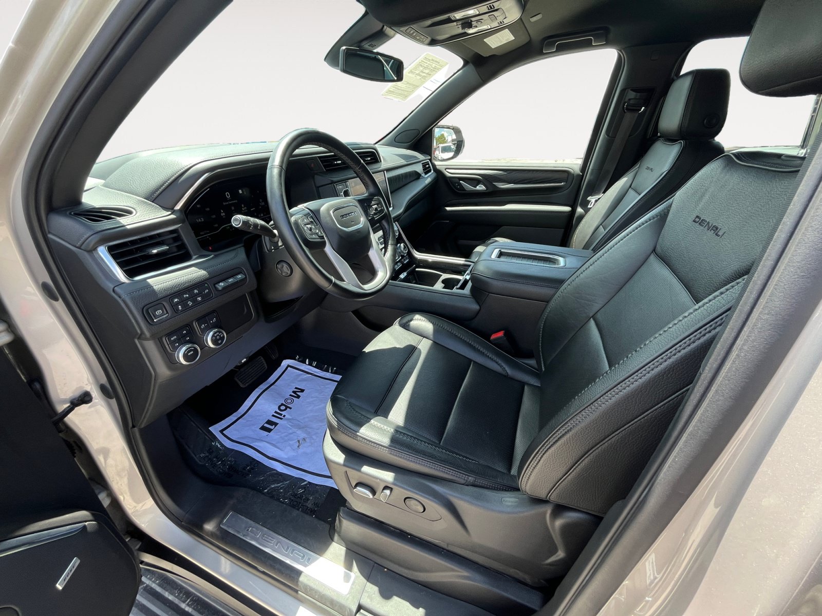 Used 2022 GMC Yukon XL Denali AWD/4WD image 18