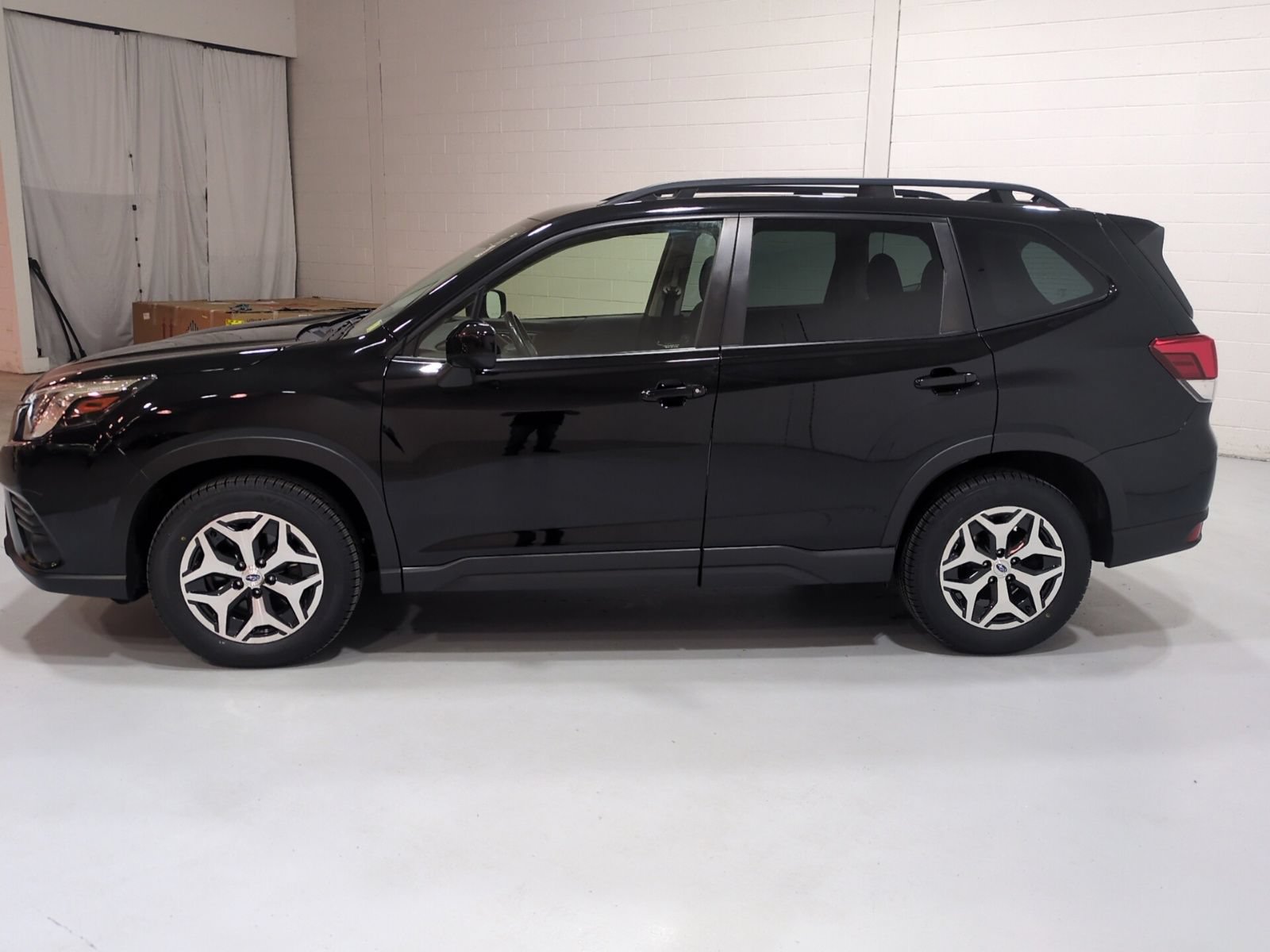 Certified 2023 Subaru Forester Premium AWD/4WD image 6