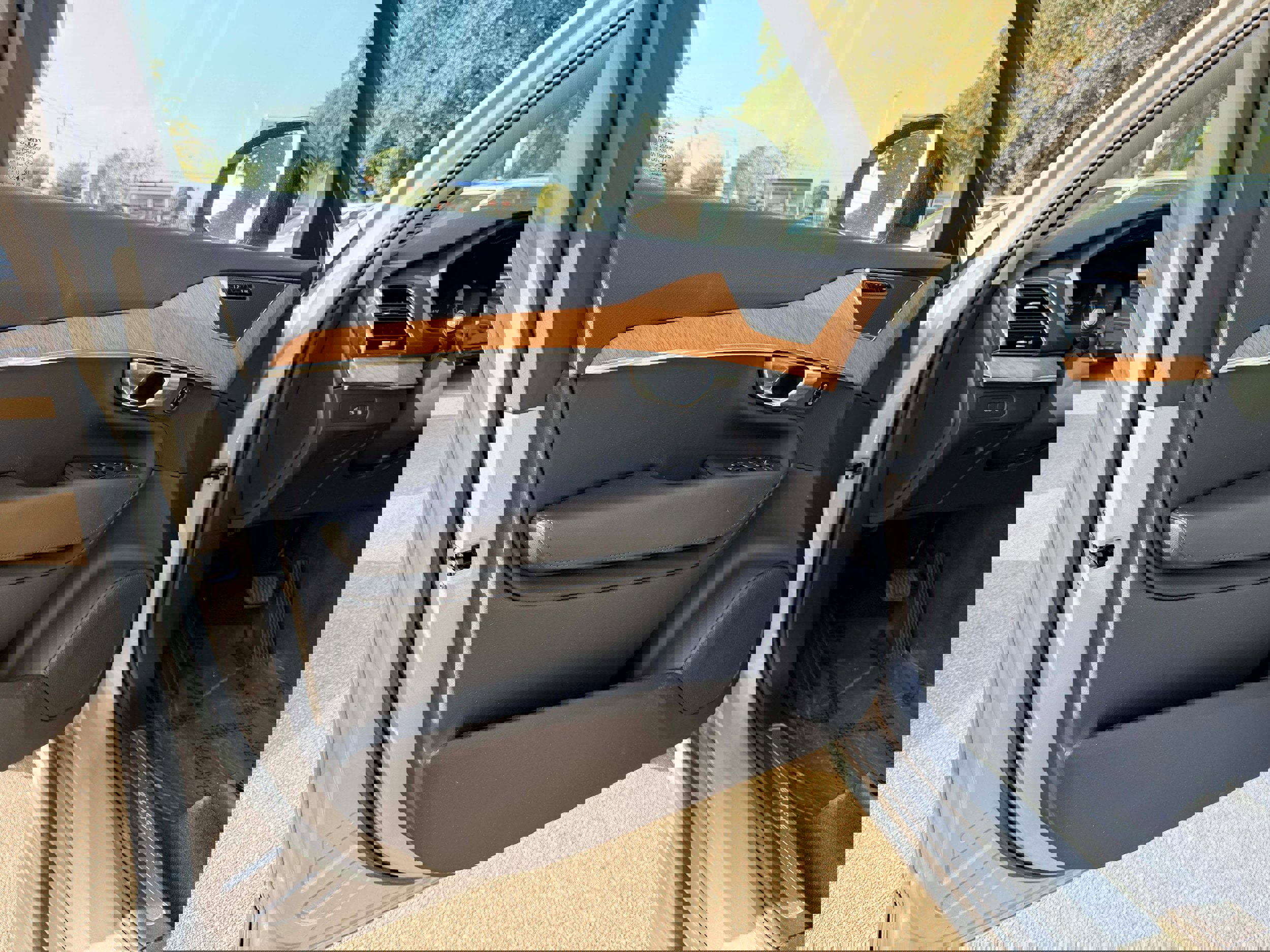 Certified 2023 Volvo XC90 T8 Plus image 9