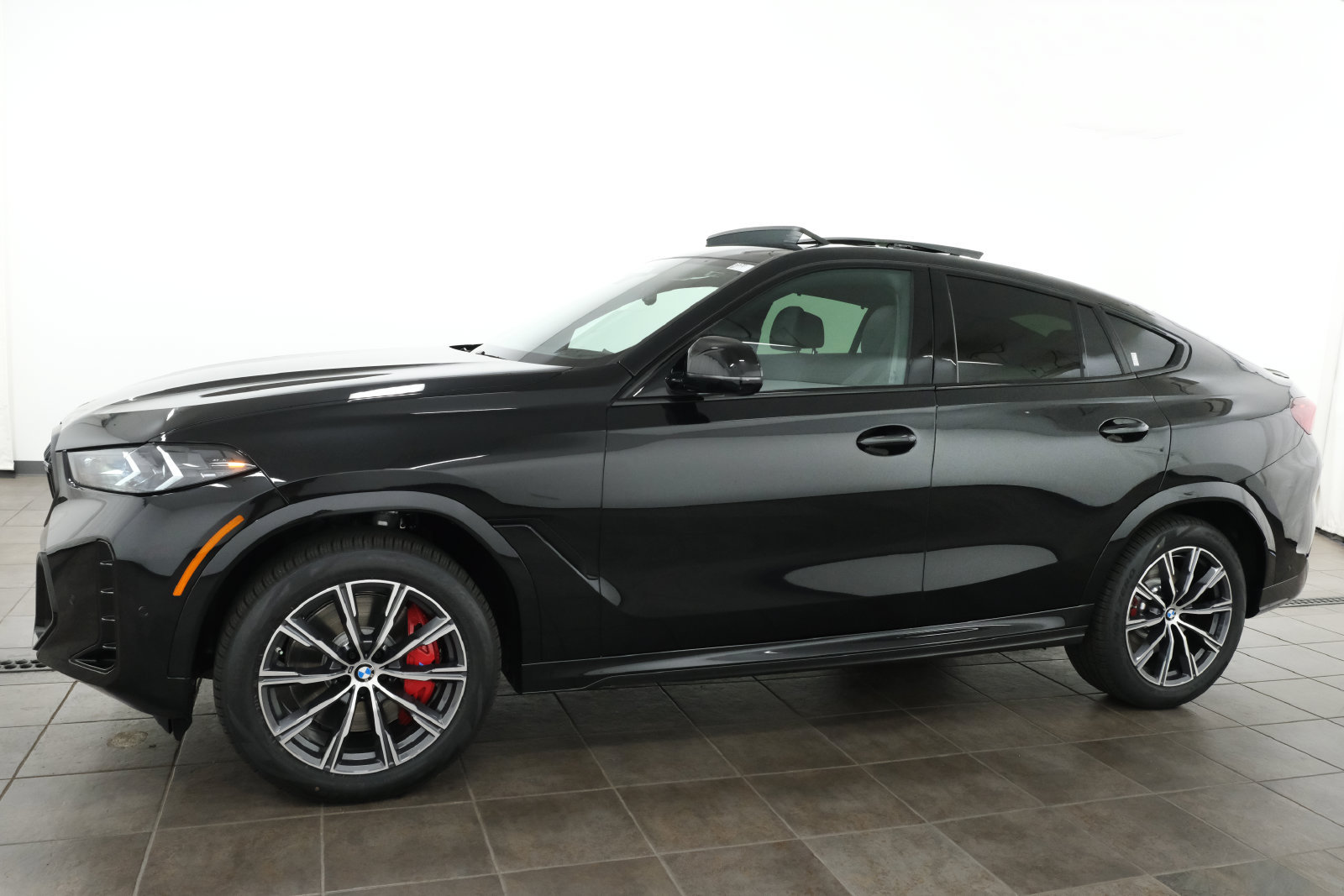 New 2027 BMW X6 M60i AWD/4WD image 2