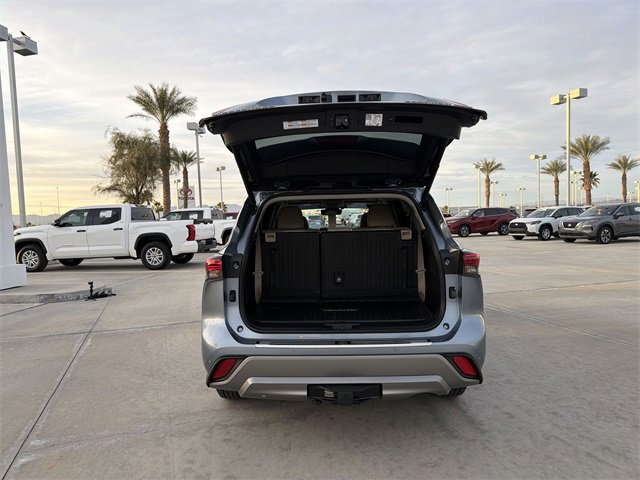 Certified 2022 Toyota Highlander Platinum image 31