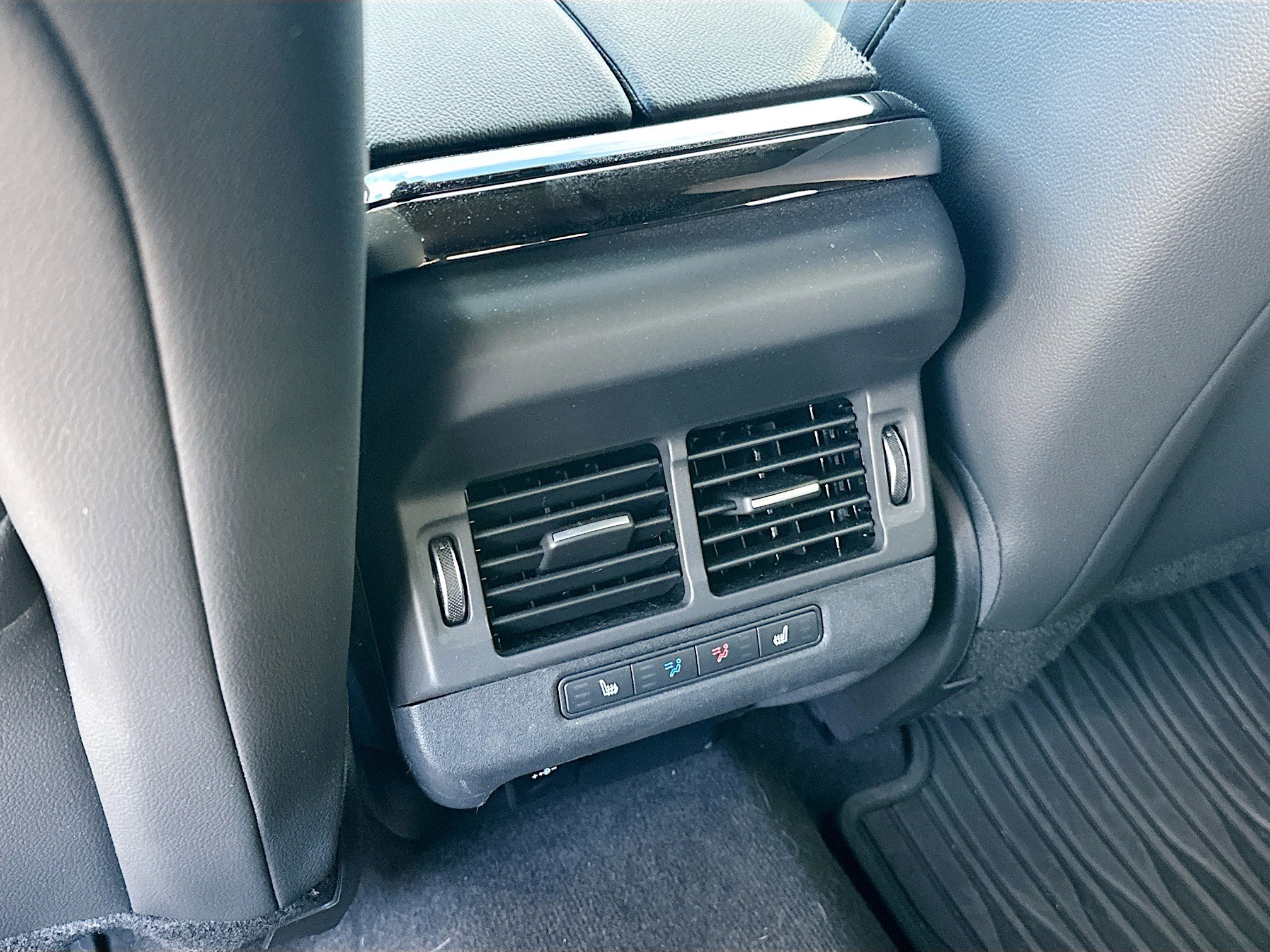 Used 2022 Land Rover Range Rover Evoque R-Dynamic SE image 25