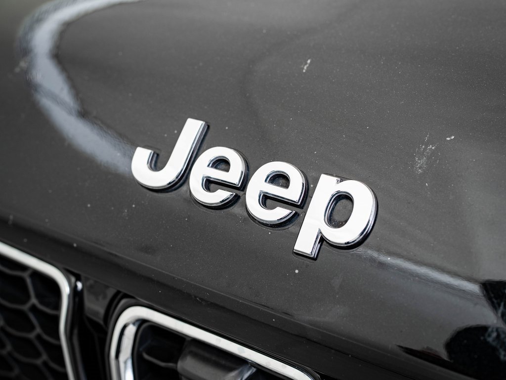 Used 2023 Jeep Grand Cherokee Overland w/ Adv Protech Group III image 3