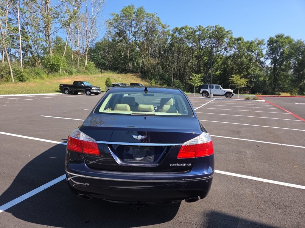 Used 2011 Hyundai Genesis 4.6 RWD image 5