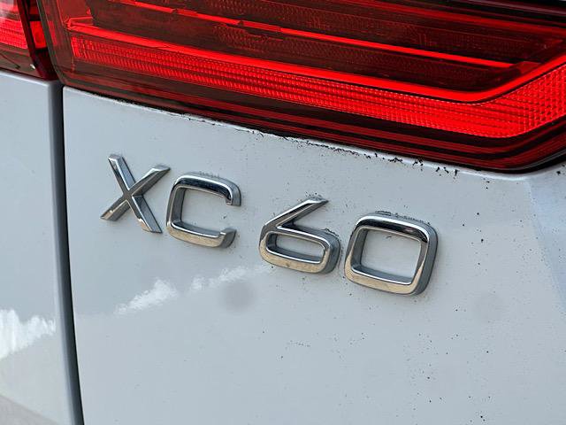 Used 2021 Volvo XC60 T5 Momentum w/ Premium Package image 12