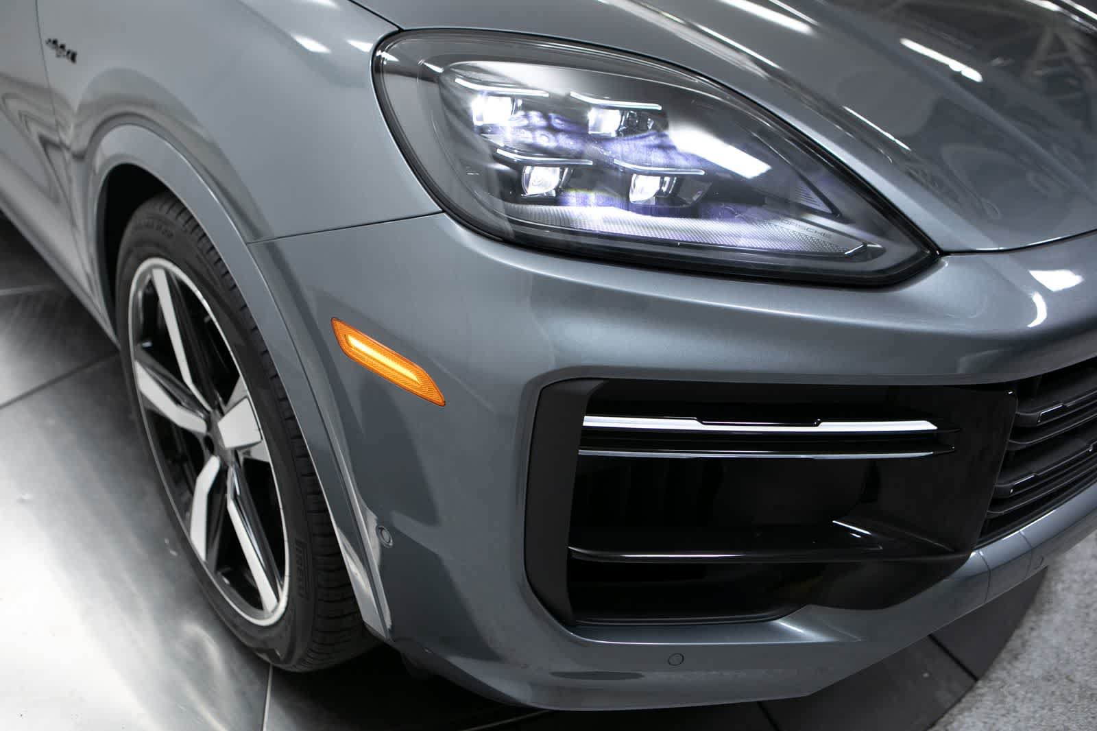 New 2026 Porsche Cayenne Turbo AWD/4WD image 12