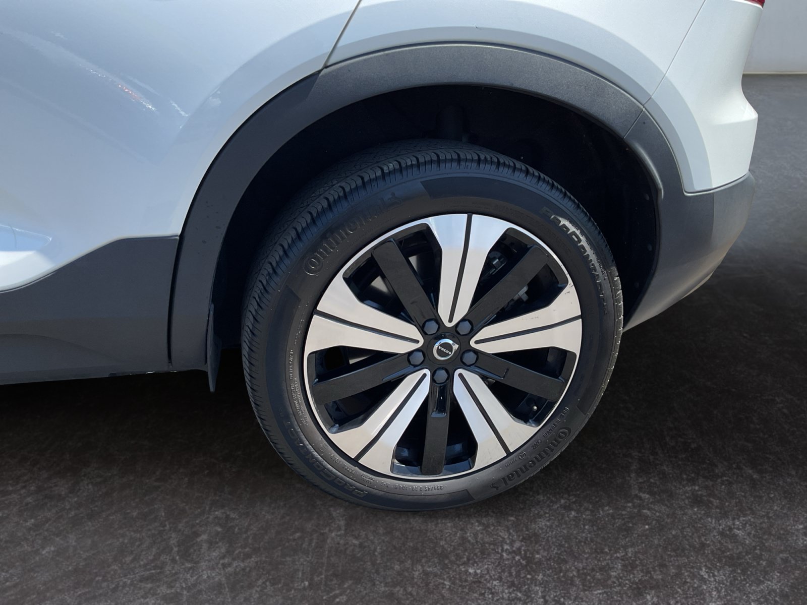 Used 2023 Volvo XC40 Recharge Core AWD/4WD image 9