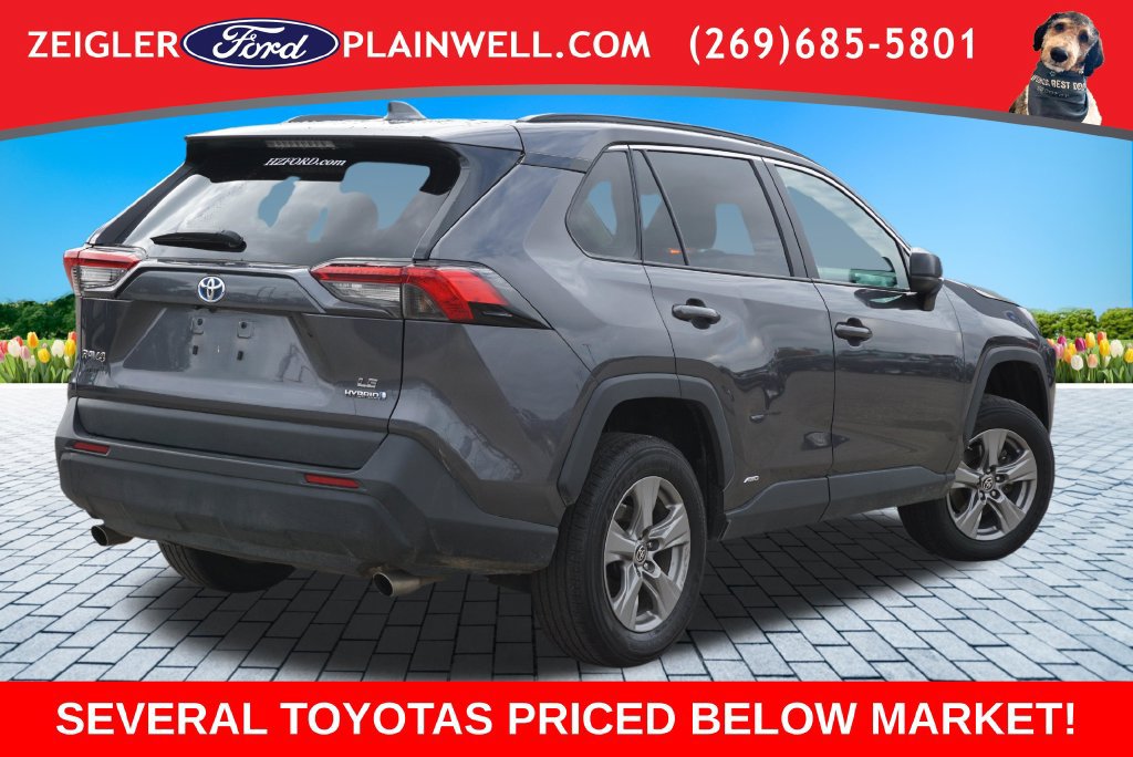Used 2024 Toyota RAV4 LE AWD/4WD image 5