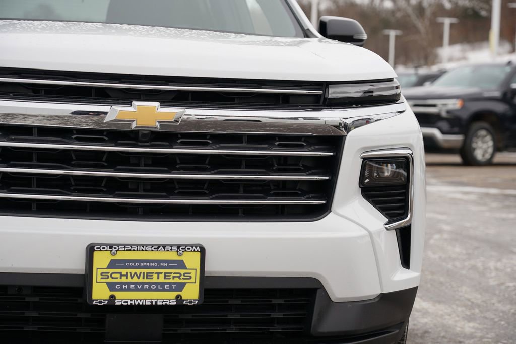 Used 2025 Chevrolet Traverse LT image 9