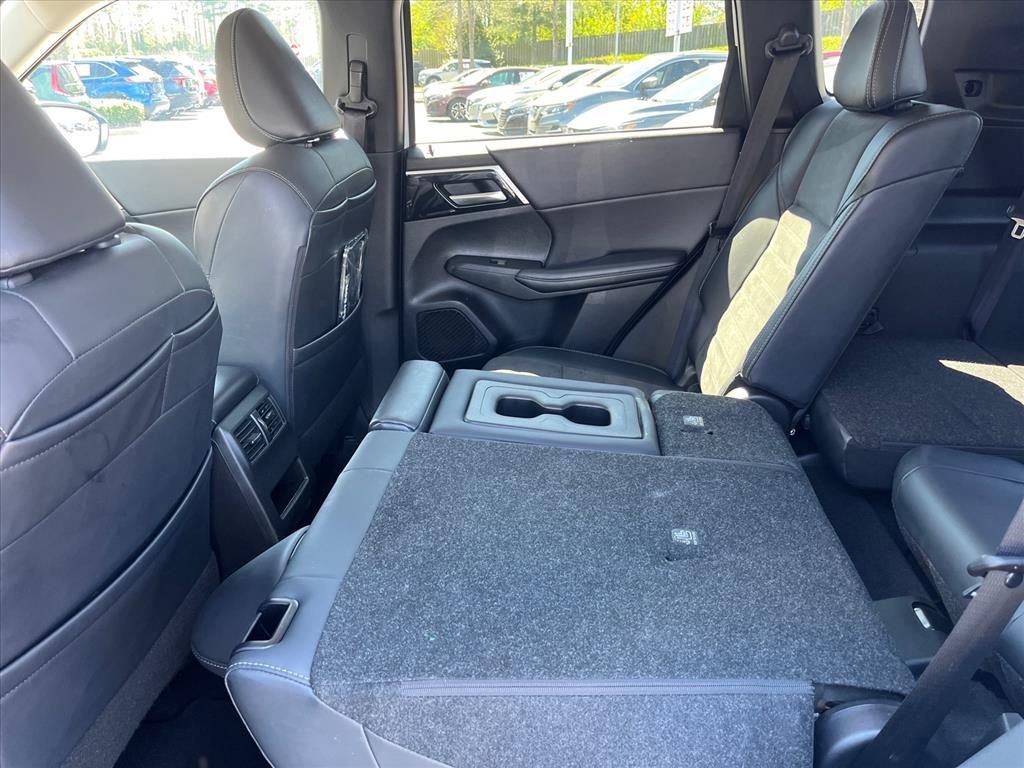 Used 2024 Mitsubishi Outlander SE image 16