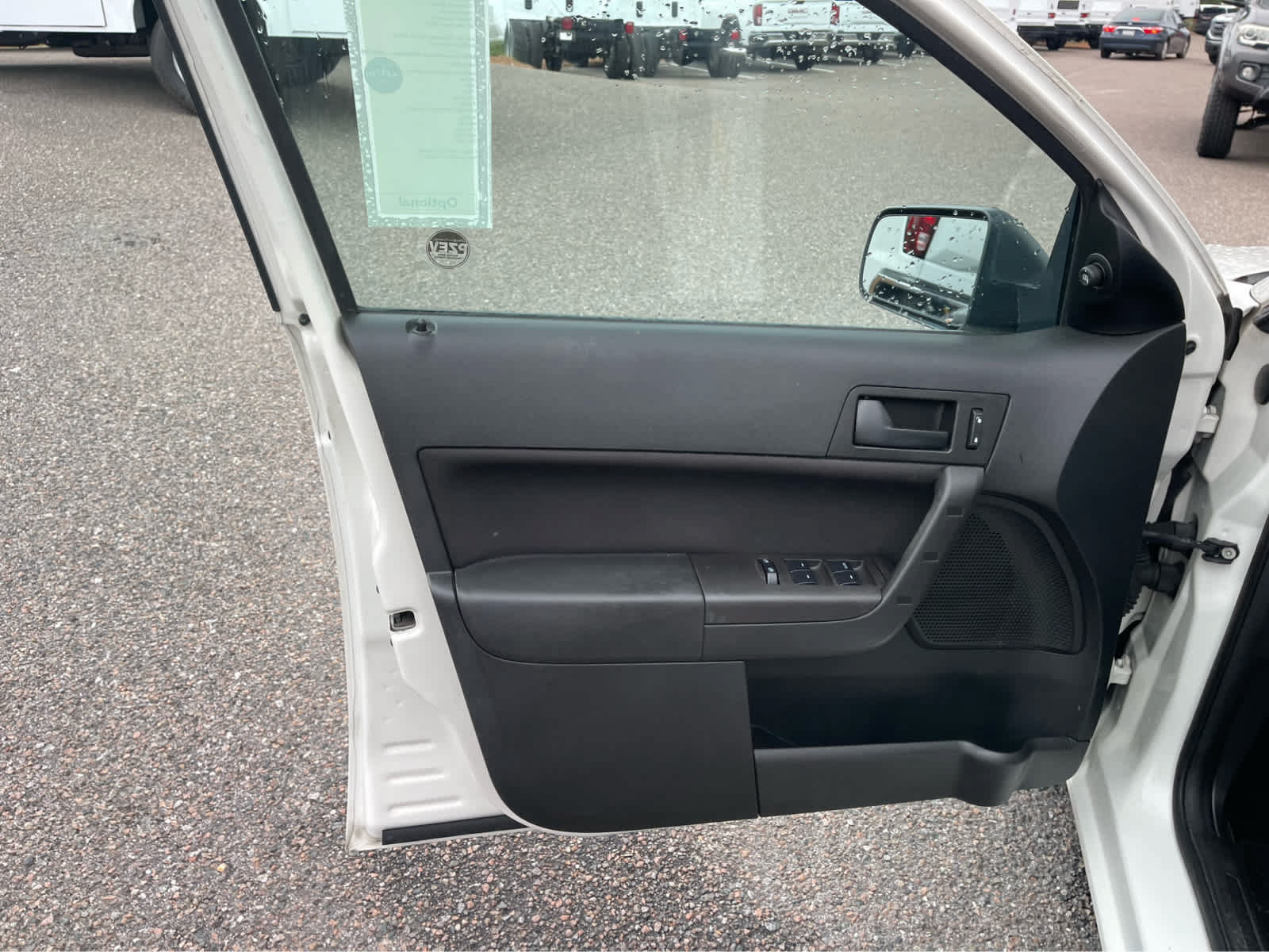 Used 2011 Ford Focus SE FWD image 10