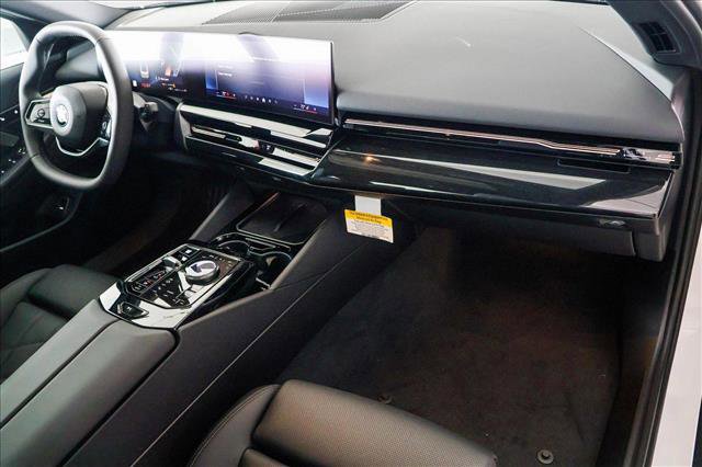 Used 2025 BMW 530i xDrive image 24