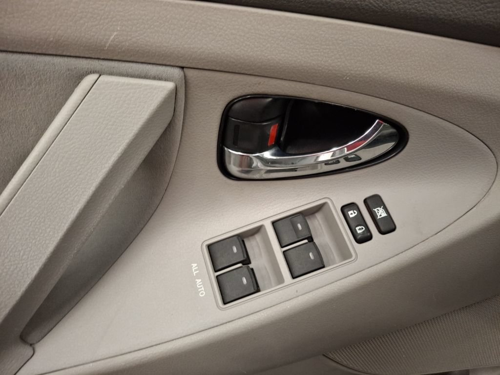 Used 2010 Toyota Camry FWD image 13