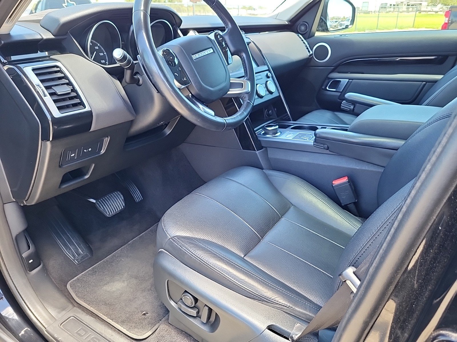 Used 2019 Land Rover Discovery SE AWD/4WD image 14