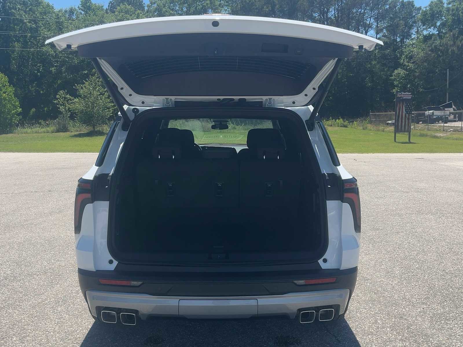 New 2026 Chevrolet Traverse LT FWD image 13