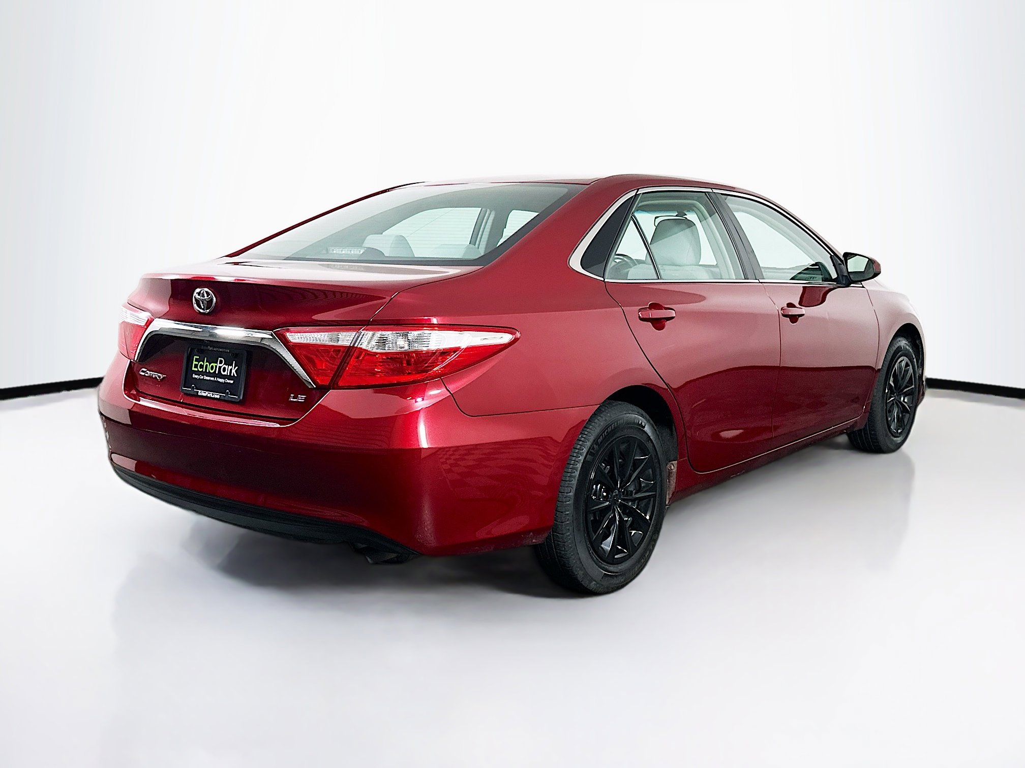 Used 2015 Toyota Camry LE image 9