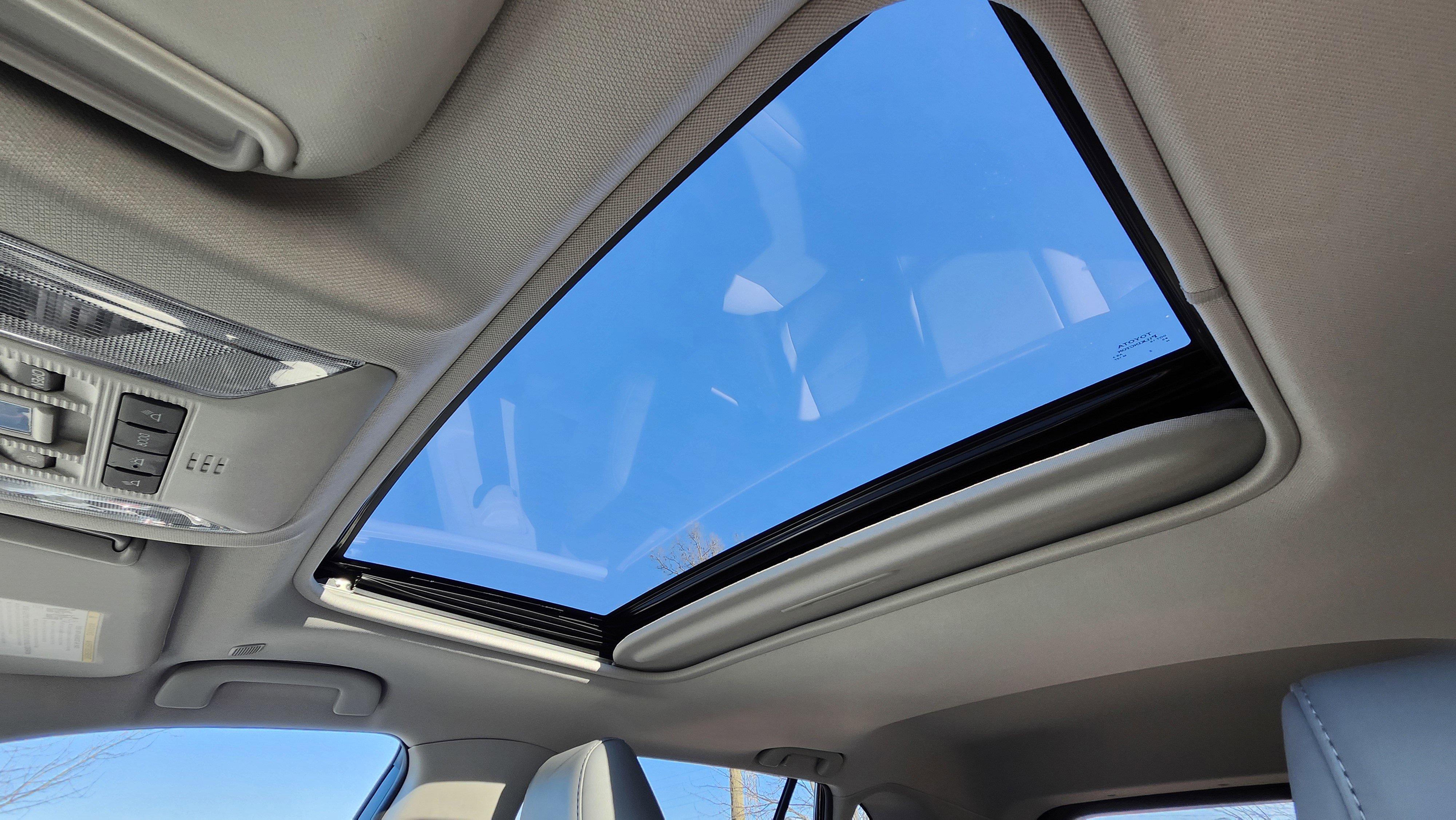 Used 2023 Toyota RAV4 XLE Premium image 2