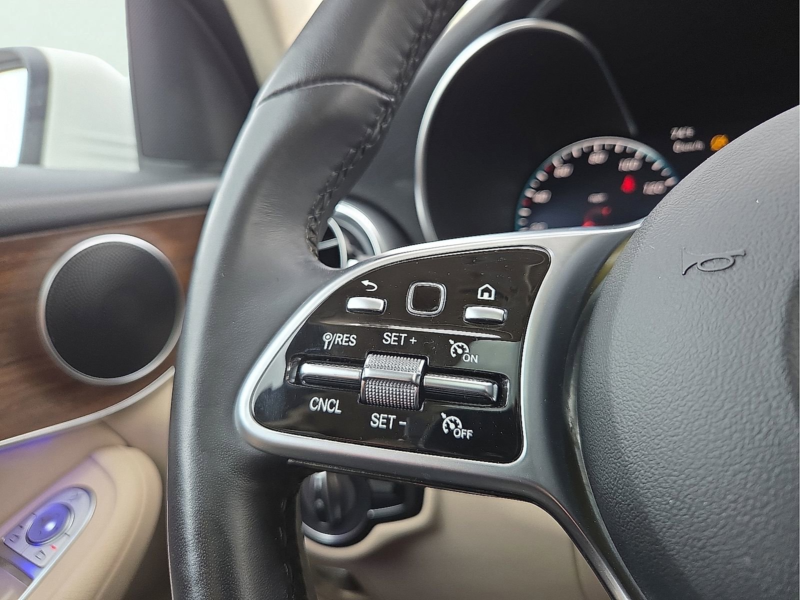 Used 2022 Mercedes-Benz GLC 300 4MATIC w/ Premium Package Lite image 22