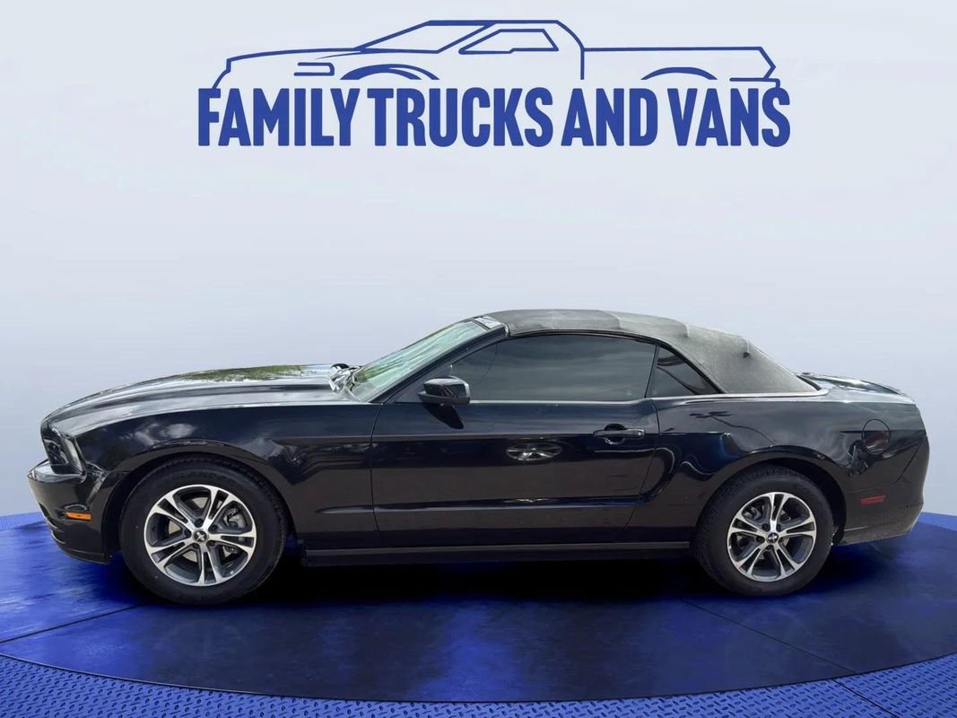 Used 2013 Ford Mustang Premium image 2