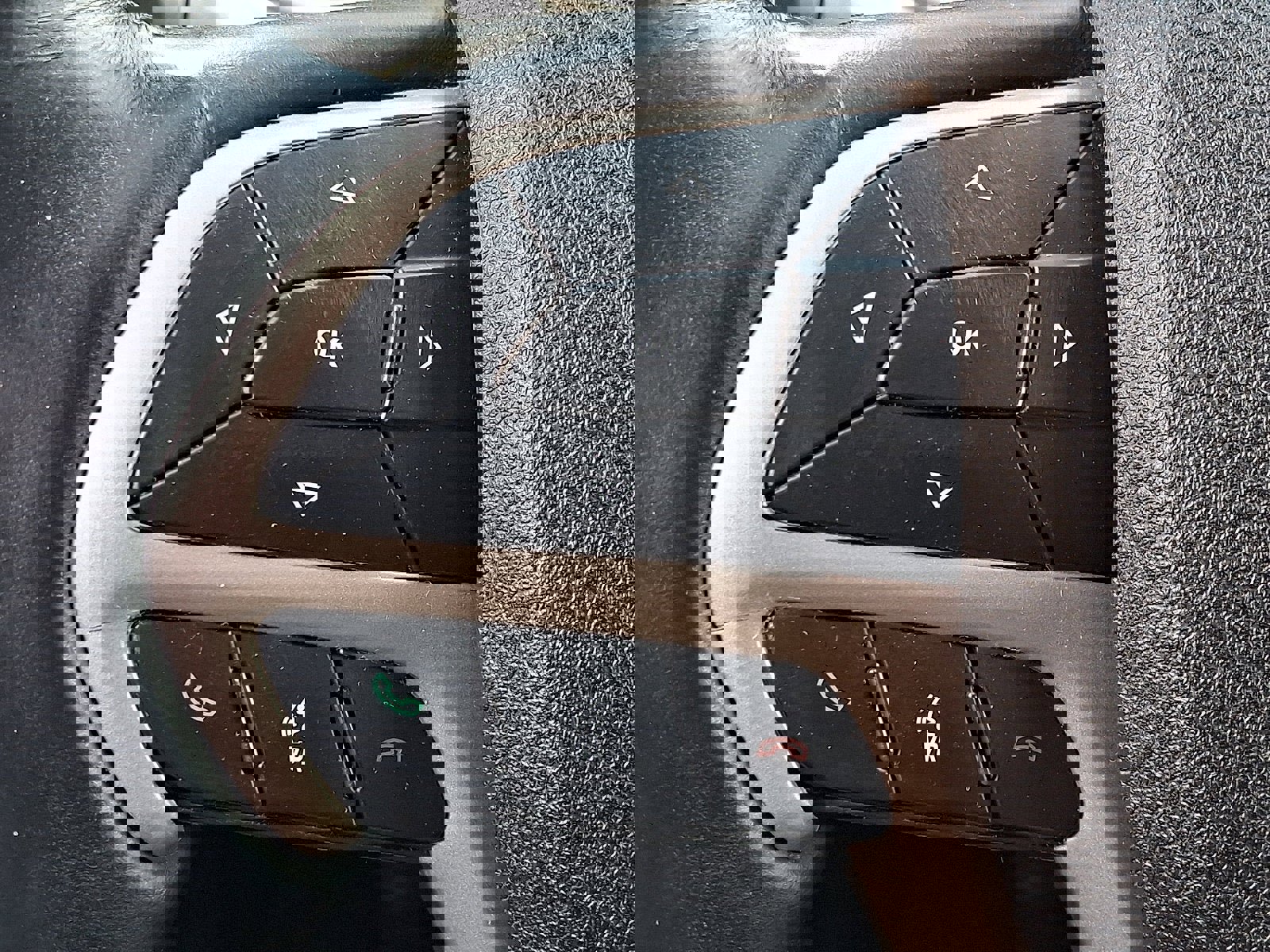 Used 2018 Jeep Cherokee Latitude w/ Cold Weather Group image 20