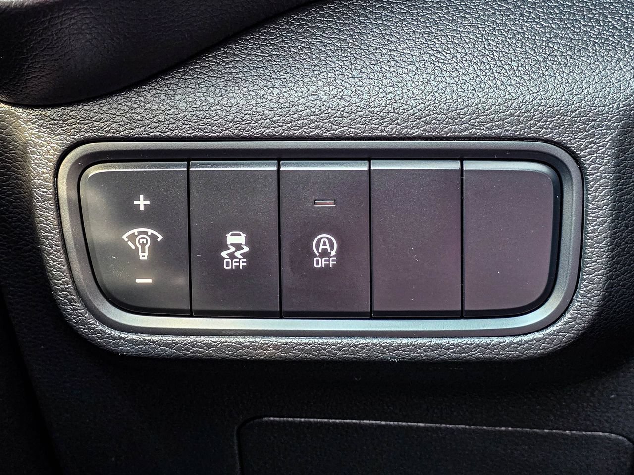 Used 2024 Kia Soul LX w/ Option Group 015 FWD image 32
