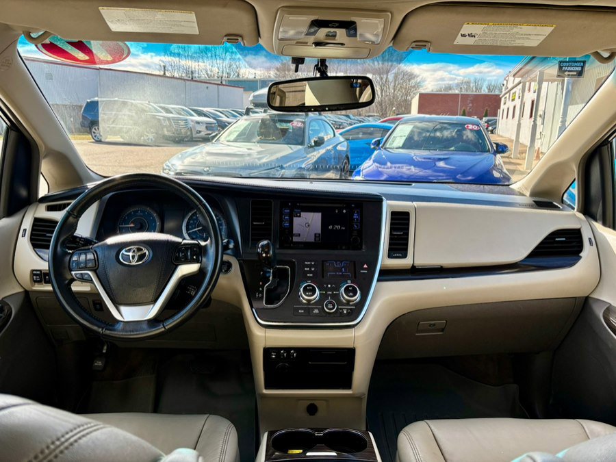 Used 2017 Toyota Sienna XLE w/ XLE Navigation Package image 11