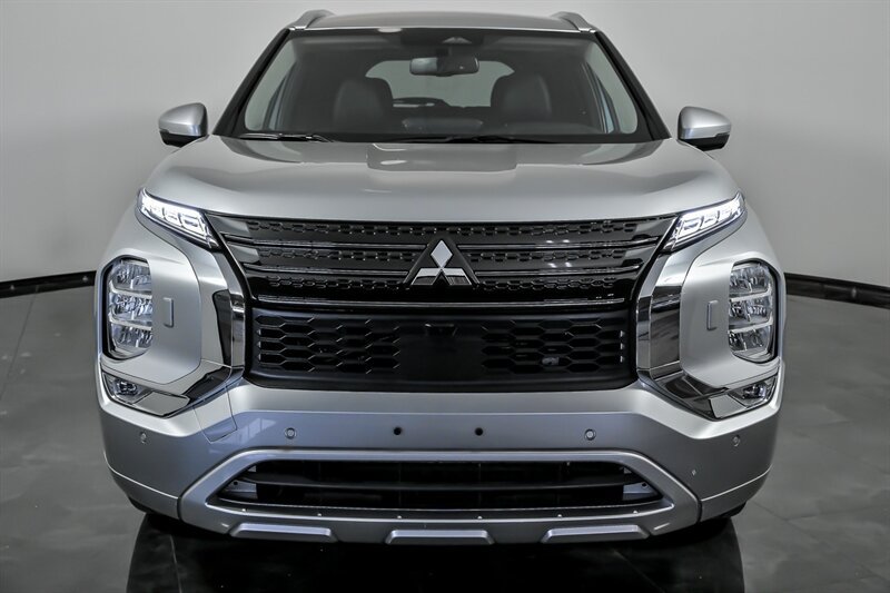 Used 2023 Mitsubishi Outlander SEL AWD/4WD image 36