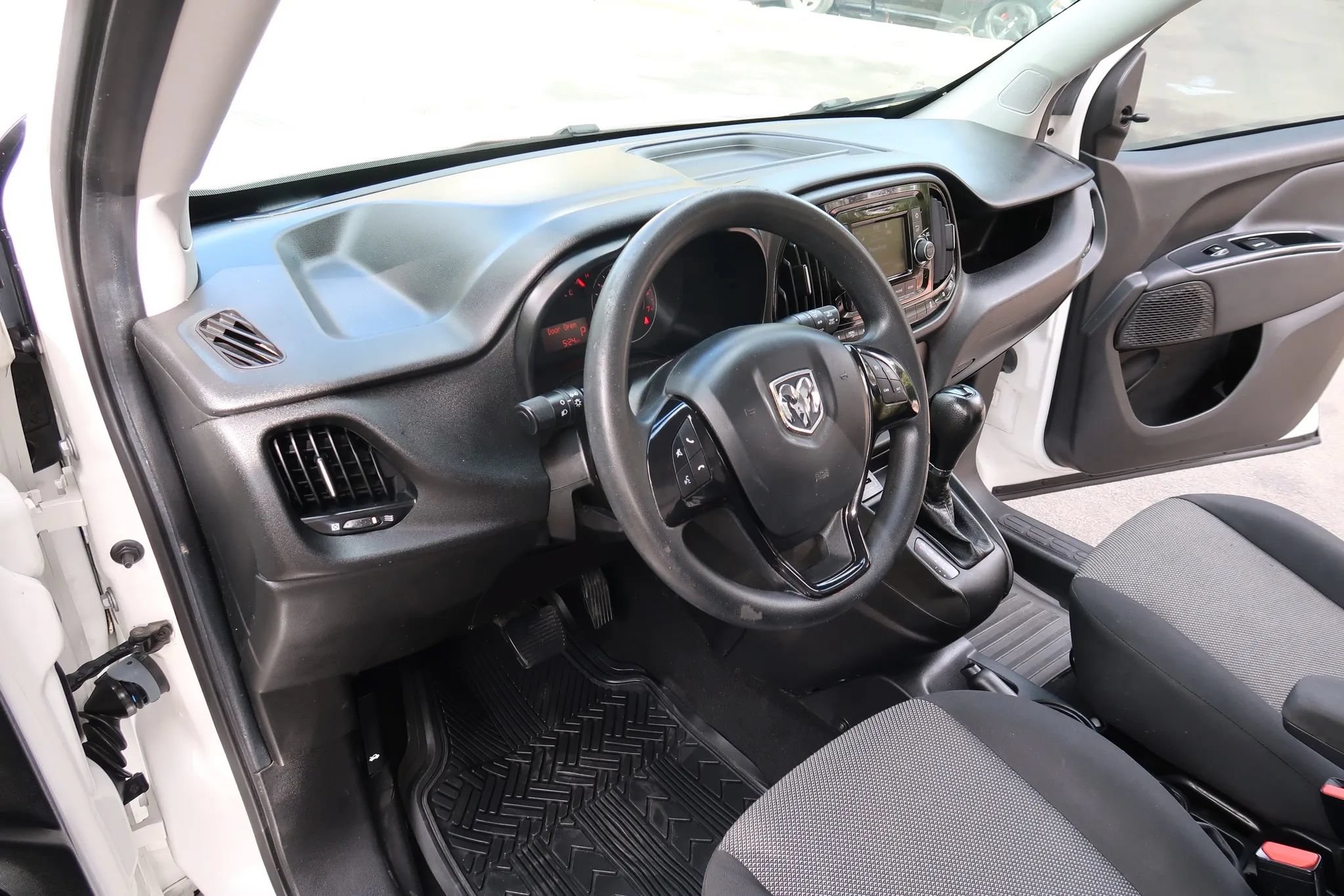 Used 2018 RAM ProMaster City Tradesman FWD image 12