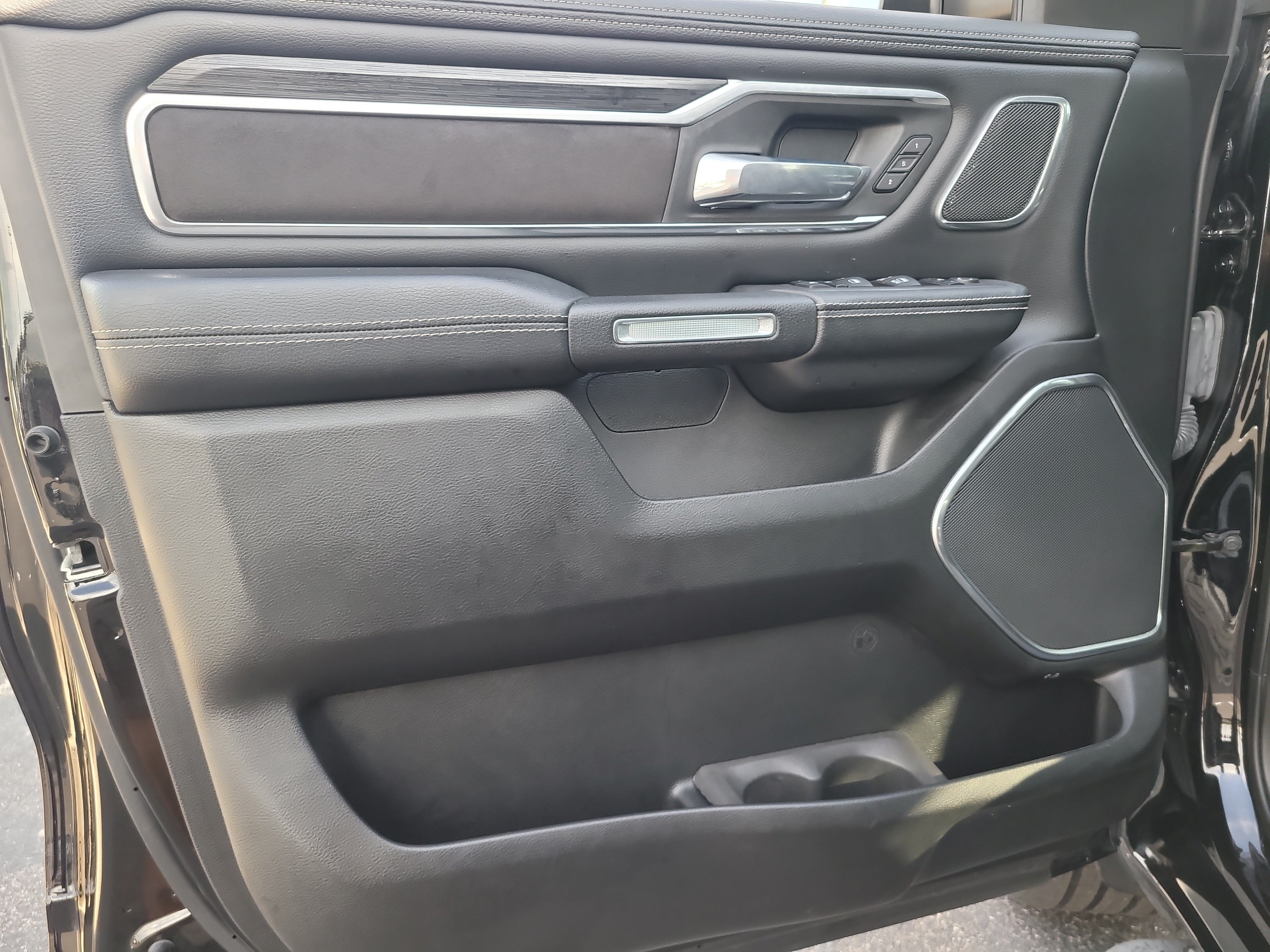 Used 2023 RAM 1500 Laramie AWD/4WD image 16