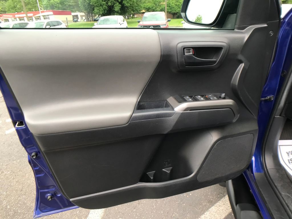 Used 2023 Toyota Tacoma SR5 AWD/4WD image 18