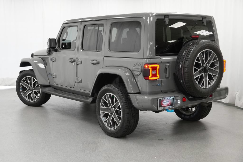 Used 2023 Jeep Wrangler Unlimited Sahara AWD/4WD image 31