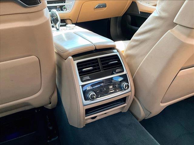 Used 2022 BMW 740i w/ Premium Package image 22
