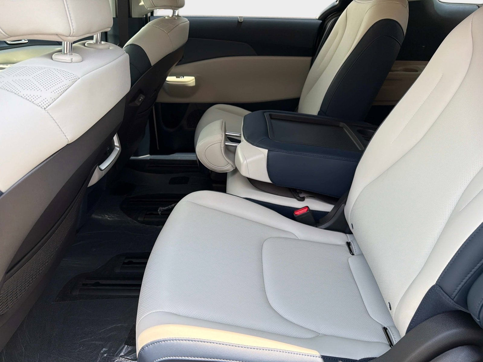 New 2026 Kia Carnival EX FWD image 9