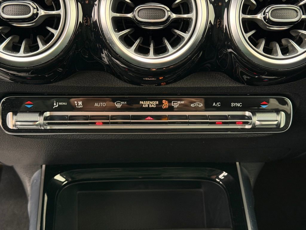 Used 2022 Mercedes-Benz GLB 250 4MATIC w/ Premium Package Lite image 28