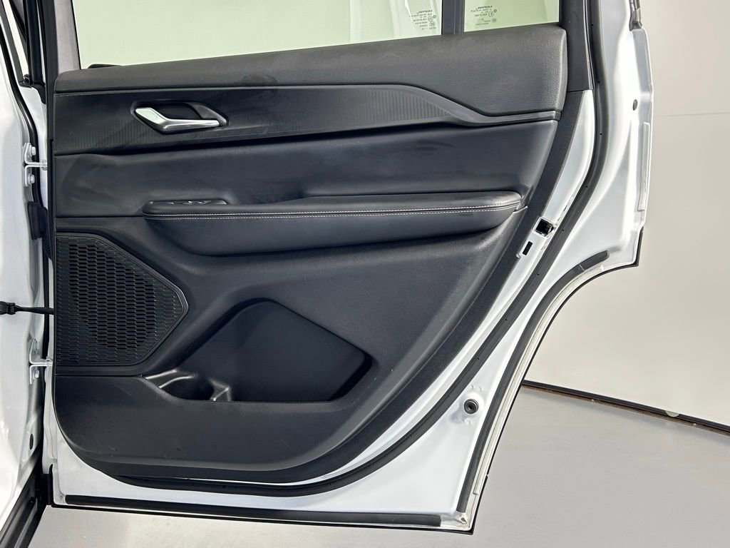 Used 2024 Jeep Grand Cherokee L Laredo image 11