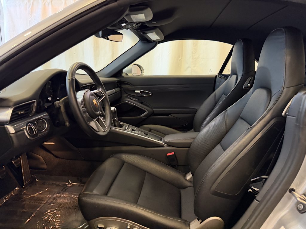 Used 2017 Porsche 911 Carrera RWD image 5