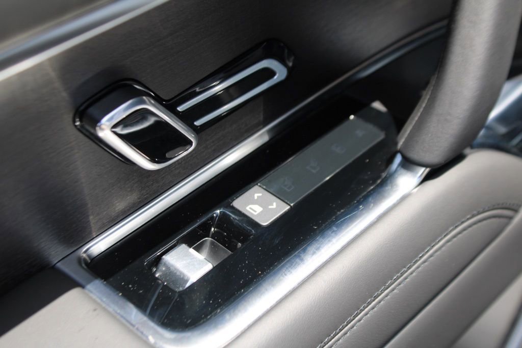 Used 2024 Land Rover Range Rover SE image 25