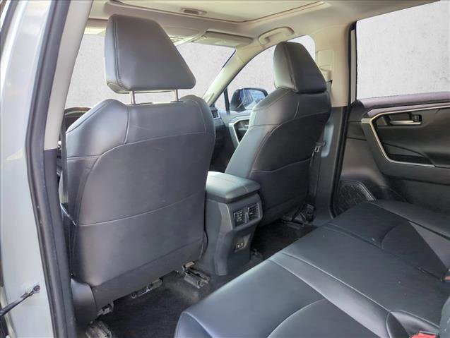 Used 2019 Toyota RAV4 Limited image 16