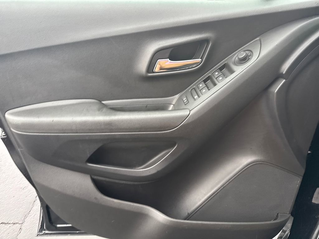 Used 2020 Chevrolet Trax LS w/ Tint and Cruise Package image 10