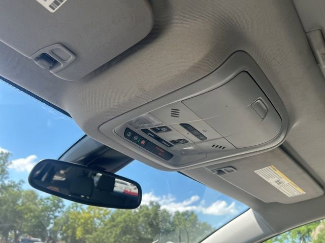 Used 2022 GMC Acadia SLT w/ Preferred Package image 13