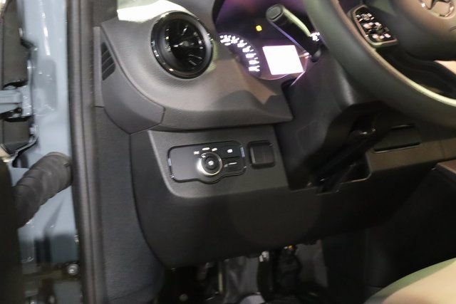 Used 2023 Mercedes-Benz Sprinter 2500 image 28