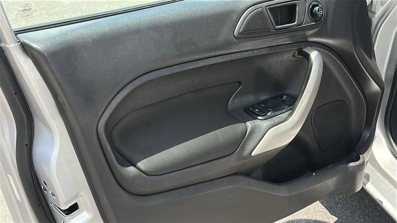 Used 2012 Ford Fiesta SE FWD image 20